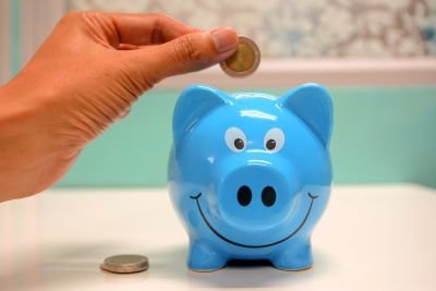 Piggy bank, to show a solopreneur strategy 