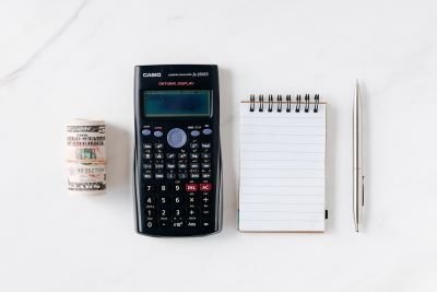 Calculator, virtual assistant billing options for solopreneur