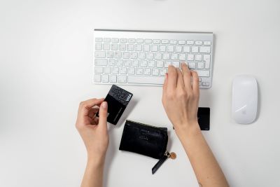 Buying online, e commerce option to start and operate a one person business