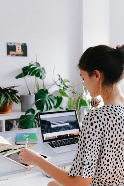 Virtual assistant working from home